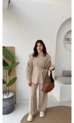 Emris Dik Yaka Geniş Omuzlu Kuşaklı Trenç - Bej Tonları - Kod: 7623