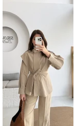 Emris Dik Yaka Geniş Omuzlu Kuşaklı Trenç - Bej Tonları - Kod: 7623