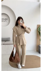 Emris Dik Yaka Geniş Omuzlu Kuşaklı Trenç - Bej Tonları - Kod: 7623