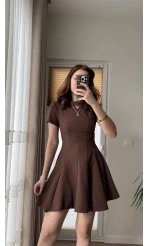 Eteği Pileli Parçalı Kısa Elbise Kahverengi