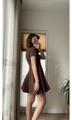 Eteği Pileli Parçalı Kısa Elbise Kahverengi