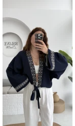 Geniş Kol Nakışlı Bağlamalı Kimono - Lacivert - 7014