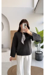 Hilary Yakası Aksesuar Detaylı Fular Bağlamalı Kazak - Antrasit