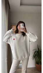 Kalp Nakışlı Sweatshirt Şardonlu Beyaz