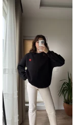 Kalp Nakışlı Sweatshirt Şardonlu Siyah