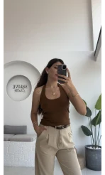 Karolina Boyundan Geçmeli Crop - Kahverengi