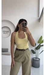 Karolina Boyundan Geçmeli Crop - Sarı