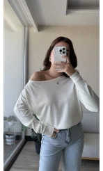 Kayık Yaka Beyaz Triko