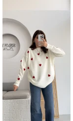 Kırmızı Kalpli Triko Kazak Beyaz Renk