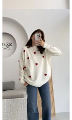 Kırmızı Kalpli Triko Kazak Beyaz Renk