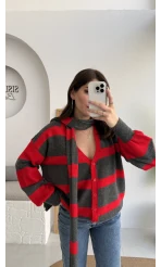 Kırmızı Şeritli Atkı Detaylı Triko Hırka