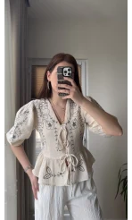 Krem Nakışlı Bağlamalı Gömlek