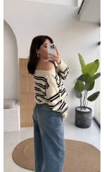 Liora Kayık Yaka Çizgili Kazak - Ekru