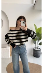 Liora Kayık Yaka Çizgili Kazak - Siyah
