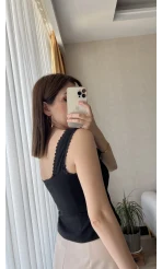 Madam Siyah Nakışlı Bluz