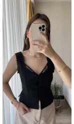 Madam Siyah Nakışlı Bluz