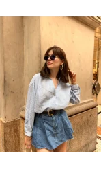 Mavi Üzeri Beyaz İnce Çizgili V Yaka Gömlek