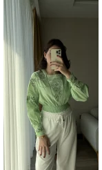 Misty Sırt Detay Nakışlı Gömlek