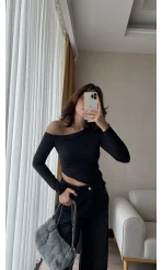 Rachel Asimetrik Kesim Siyah Bluz
