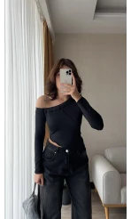 Rachel Asimetrik Kesim Siyah Bluz