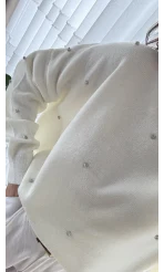 Rozalin Taşlı Kırık Beyaz Triko Kazak