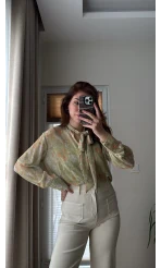 Şifon Yeşil Fular Detay Bluz