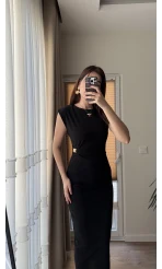 Siyah Altın Tokalı Elbise