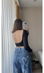 Siyah Sırt Detay Crop