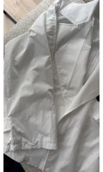 Taş Detaylı Beyaz Kısa Trençkot