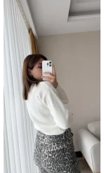 Taşlı Beyaz Yumoş Kazak