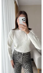 Taşlı Beyaz Yumoş Kazak