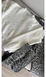 Taşlı Beyaz Yumoş Kazak