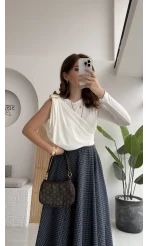 Tek Omuz Açık Aksesuar Detaylı Zıbın Bluz - Beyaz