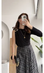 Tek Omuz Açık Aksesuar Detaylı Zıbın Bluz - Siyah