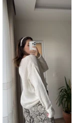 V Yaka Payetli Ekru Kazak