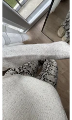 V Yaka Payetli Ekru Kazak