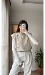 Vatkalı Krem Taşlı Yelek