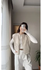 Vatkalı Krem Taşlı Yelek