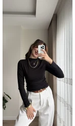 Yandan Büzgülü Siyah Bluz