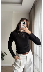 Yandan Büzgülü Siyah Bluz