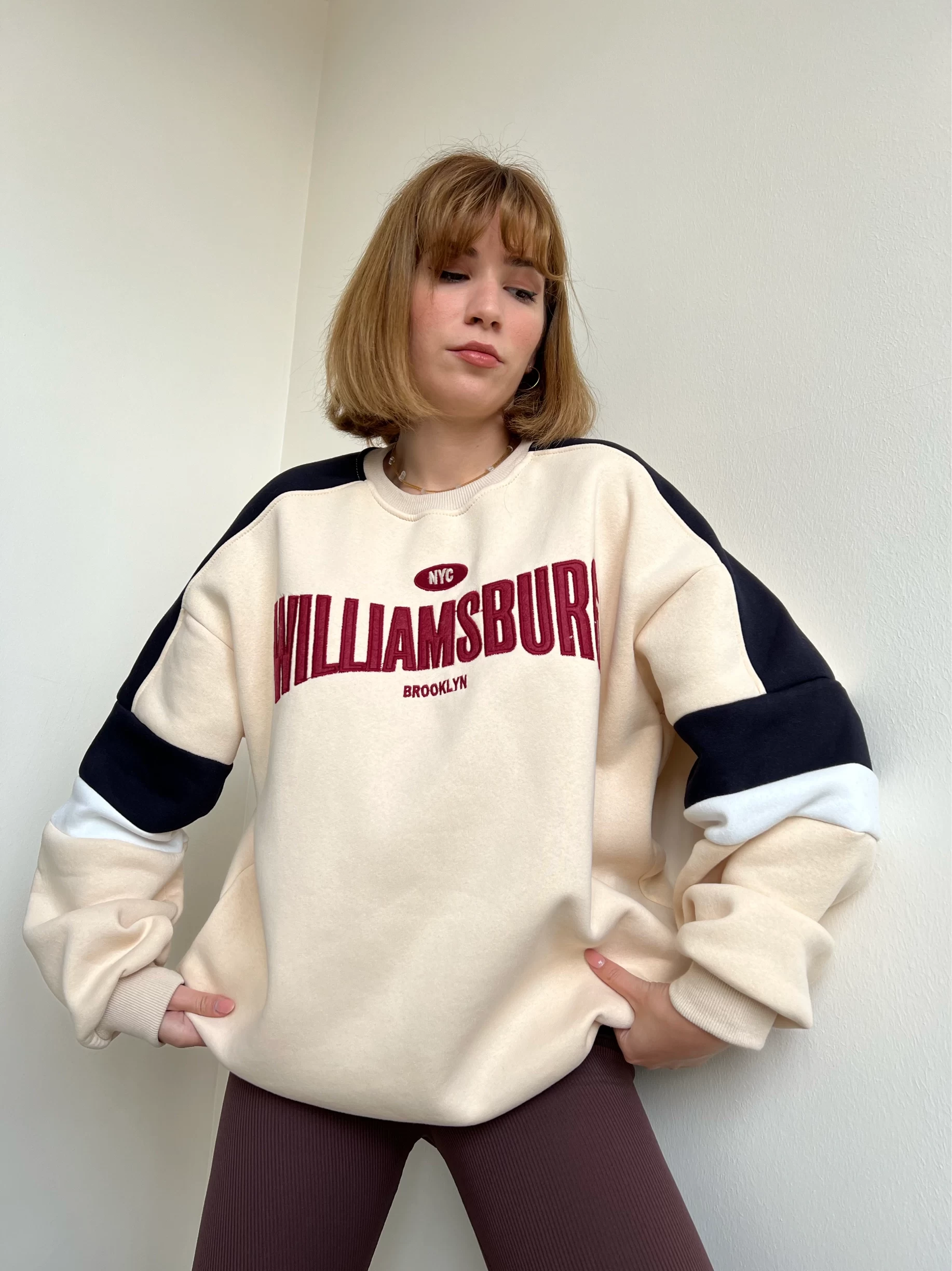 Bej Rengi Oversize Nakışlı Sweat