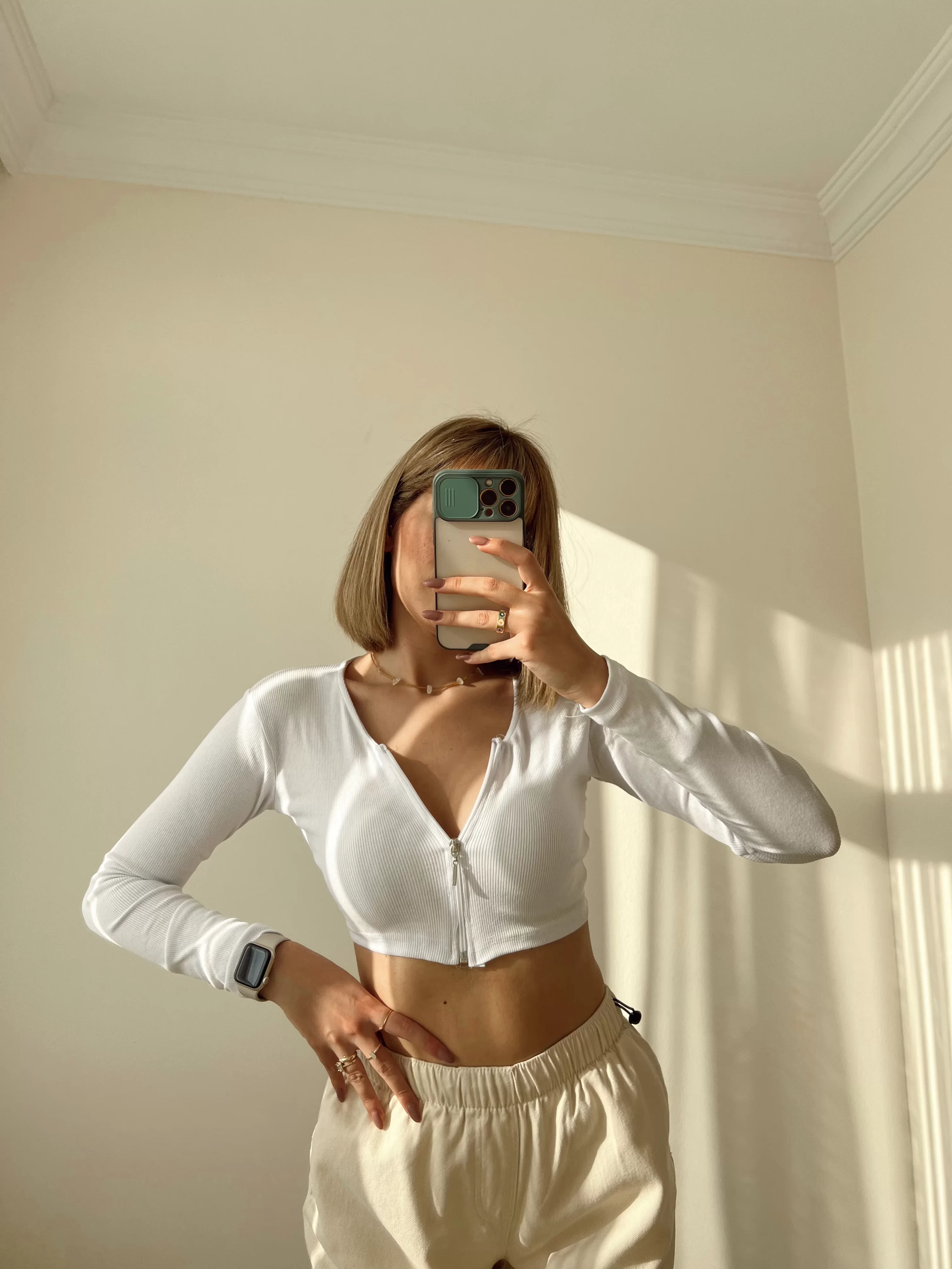 Beyaz Fitili Crop Hırka