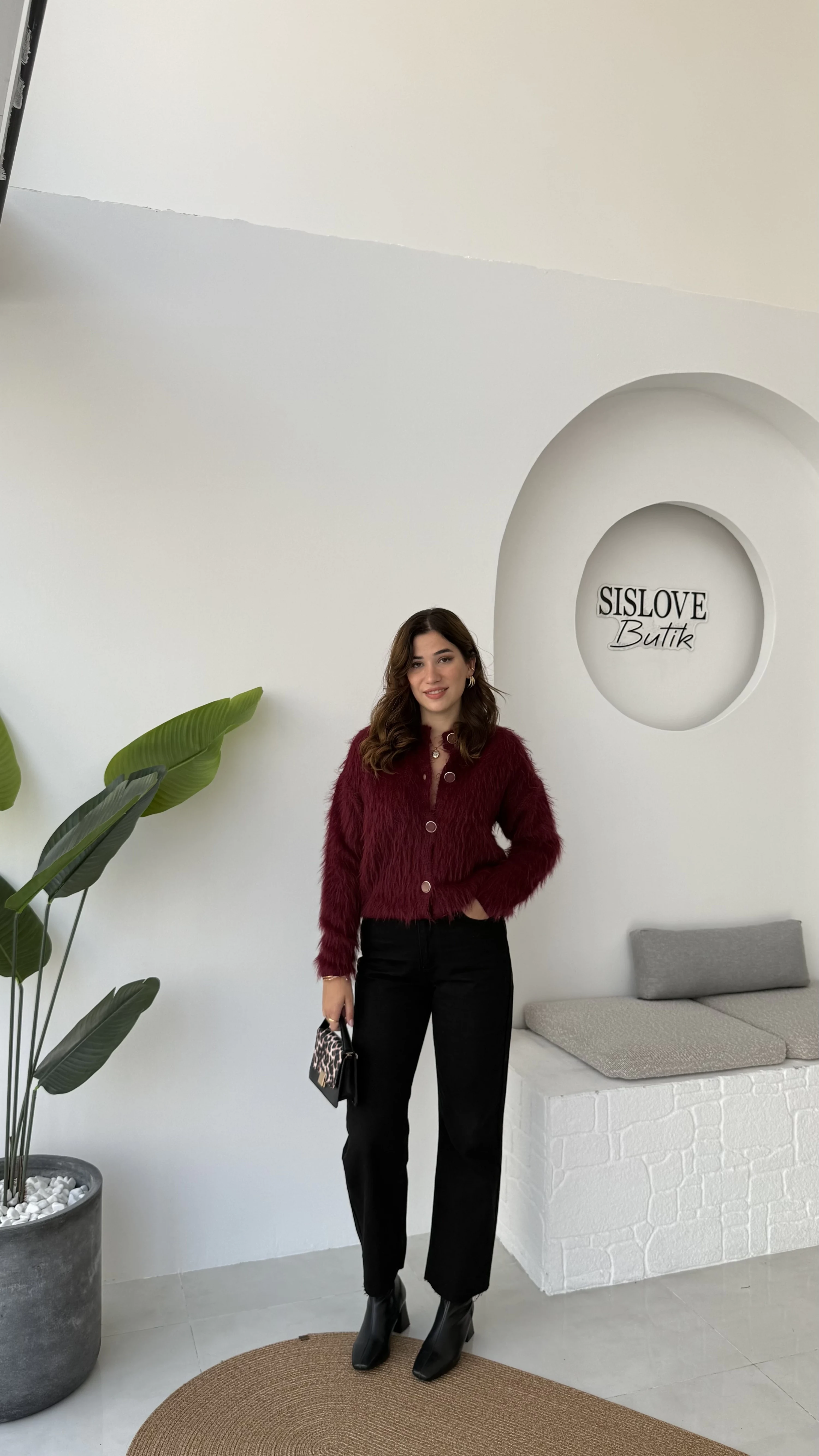 Amy Siyah Straight Fit Jean
