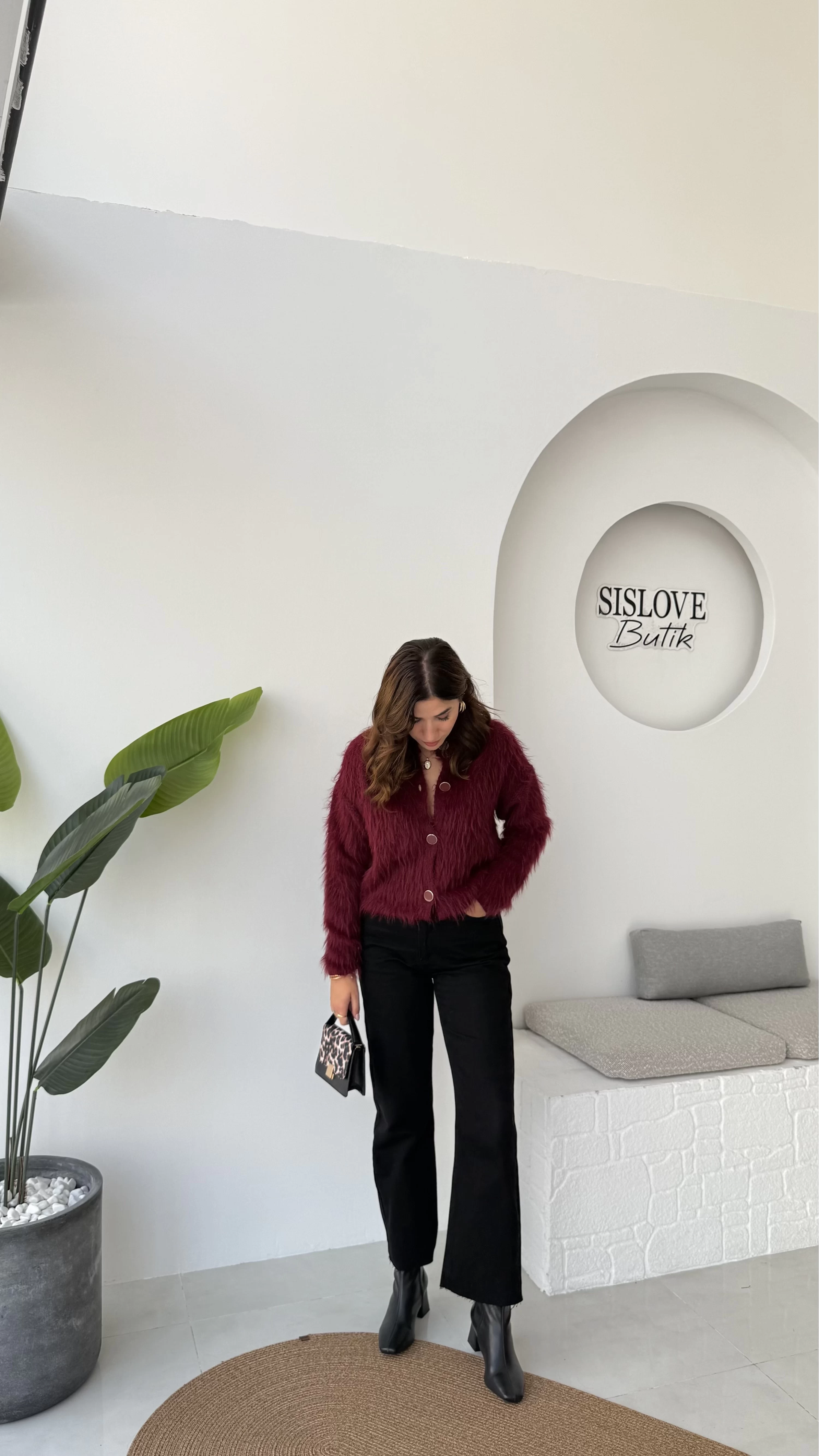 Amy Siyah Straight Fit Jean