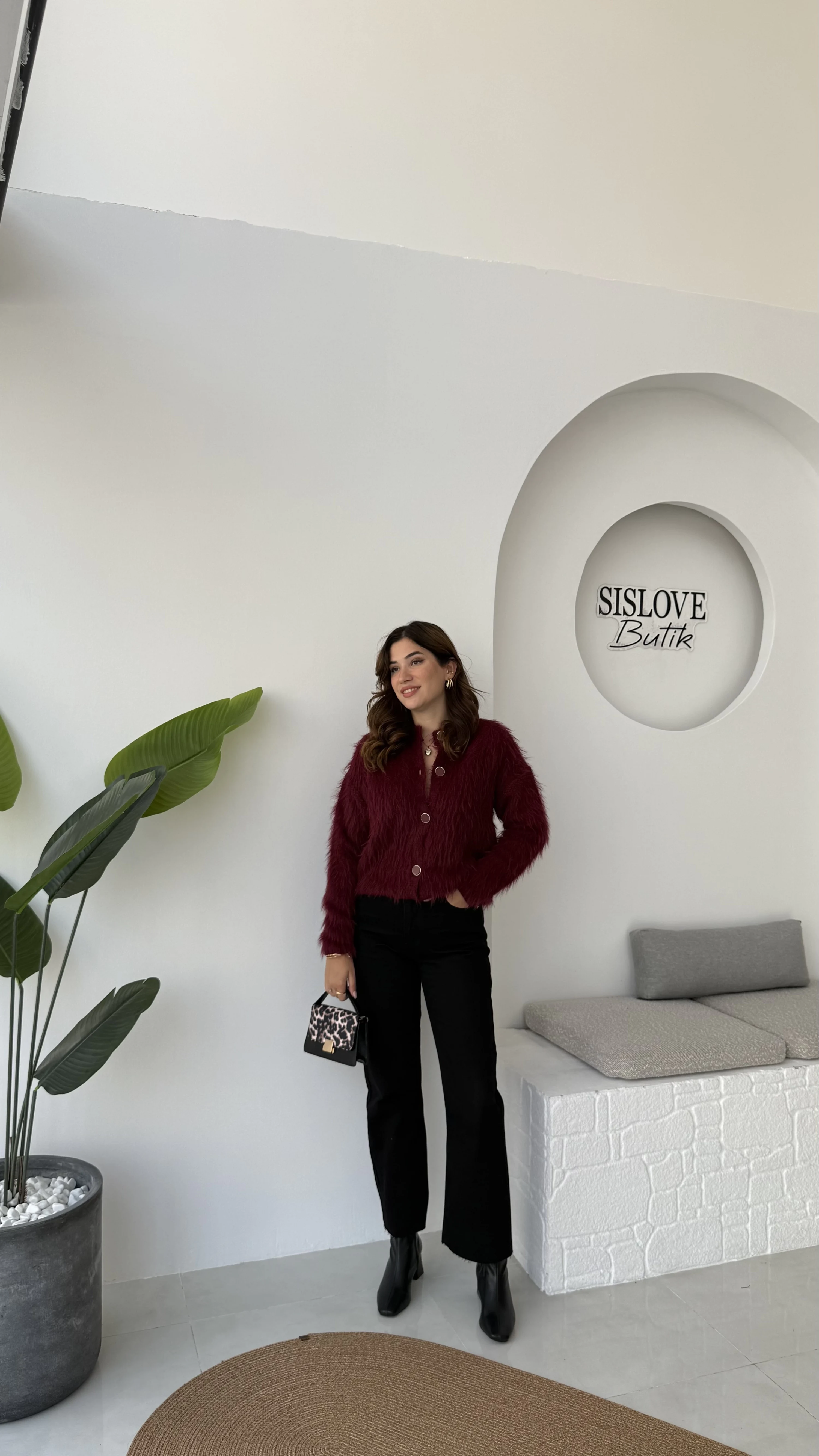 Amy Siyah Straight Fit Jean