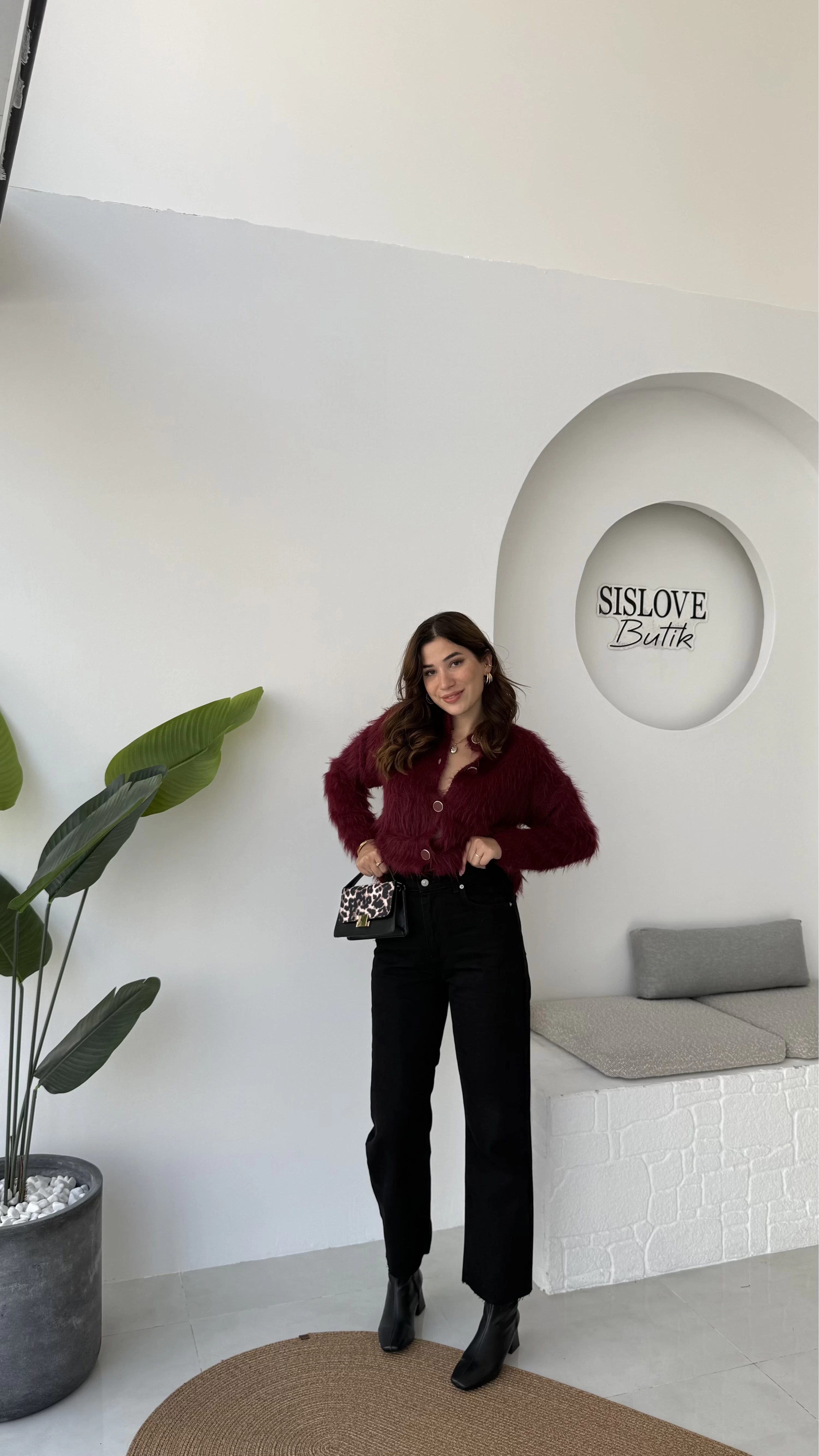 Amy Siyah Straight Fit Jean
