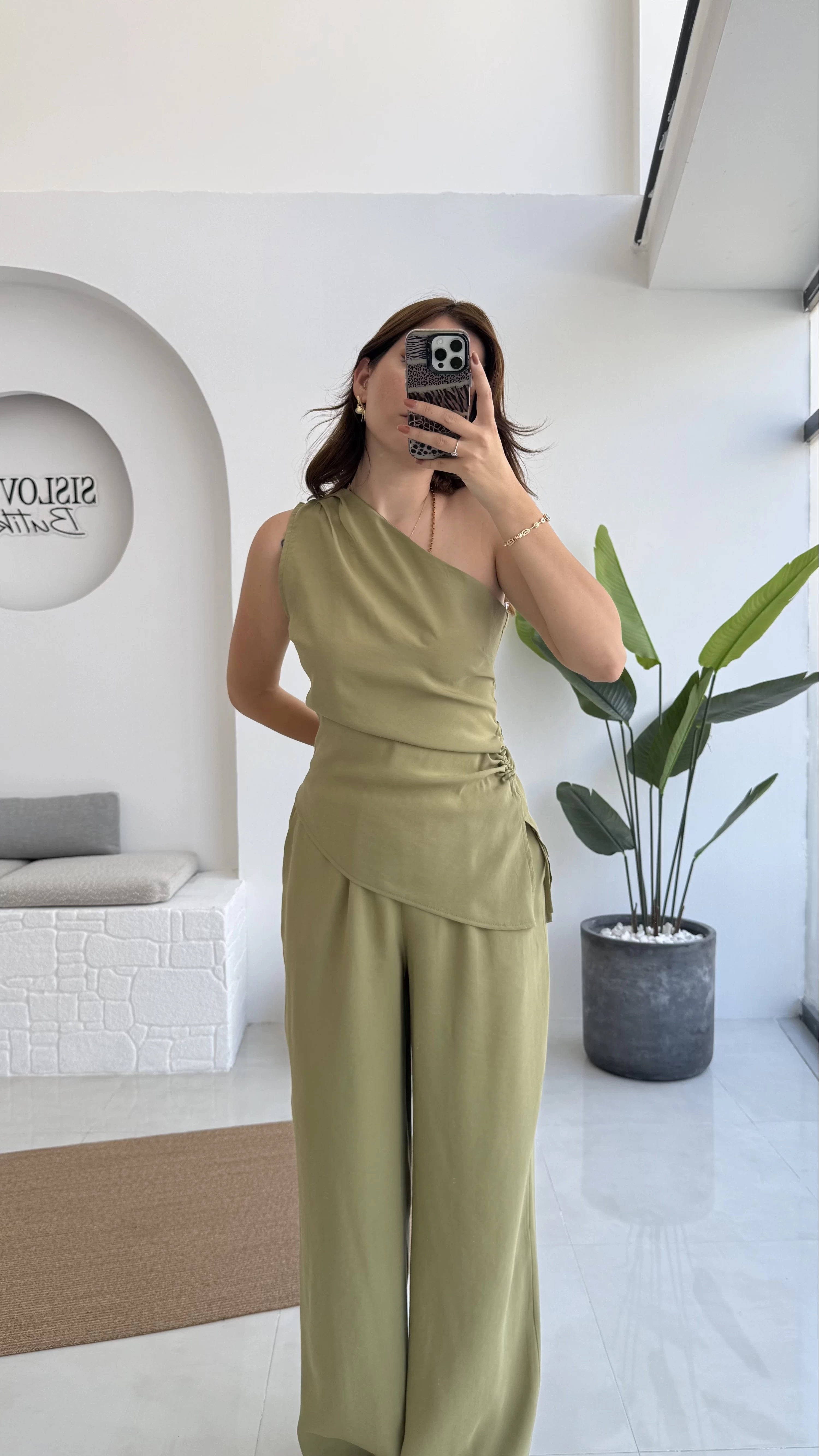 Gilda Tek Omuz Asimetrik Kesim Takım - Yeşil