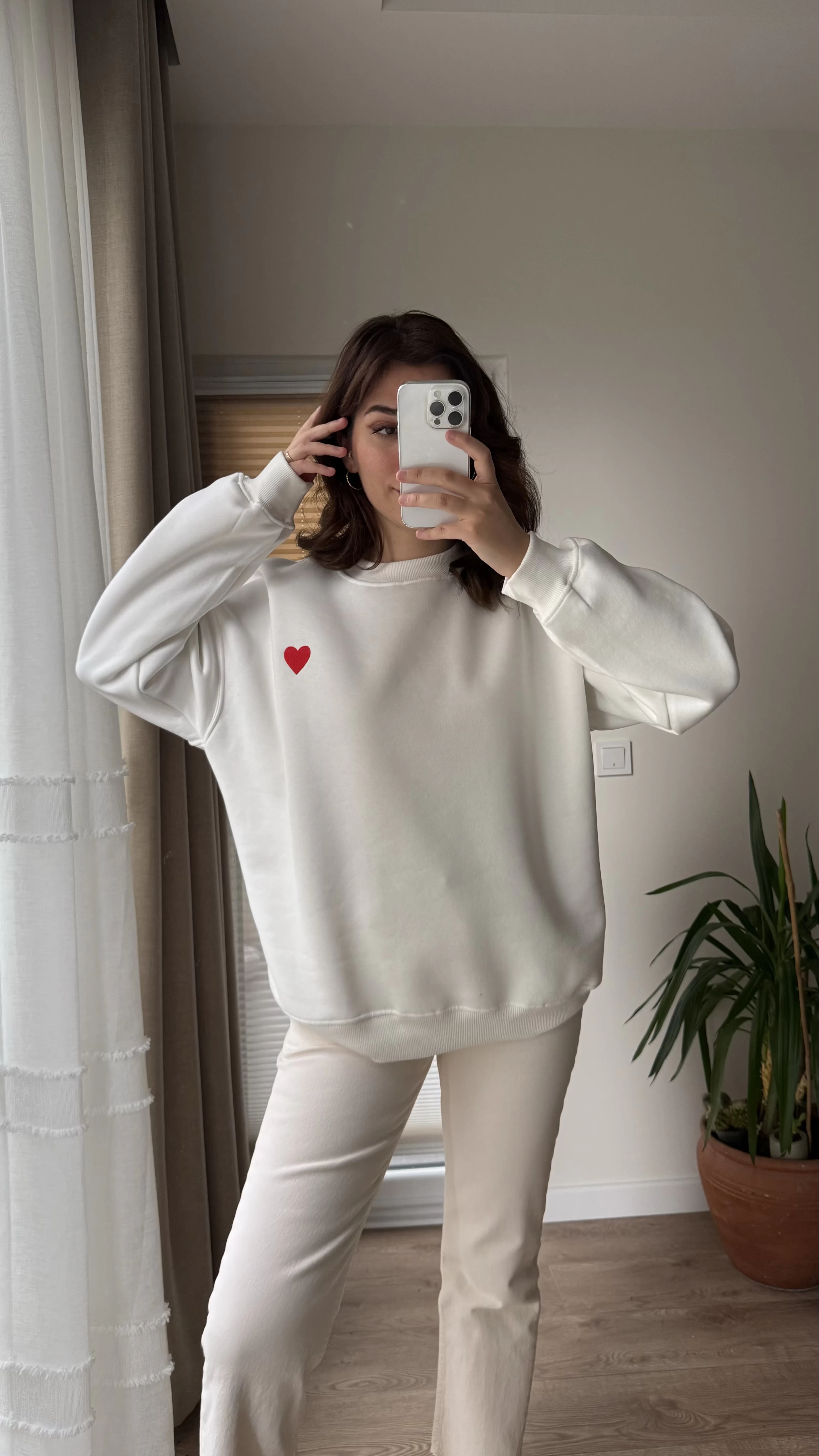 Kalp Nakışlı Sweatshirt Şardonlu Beyaz