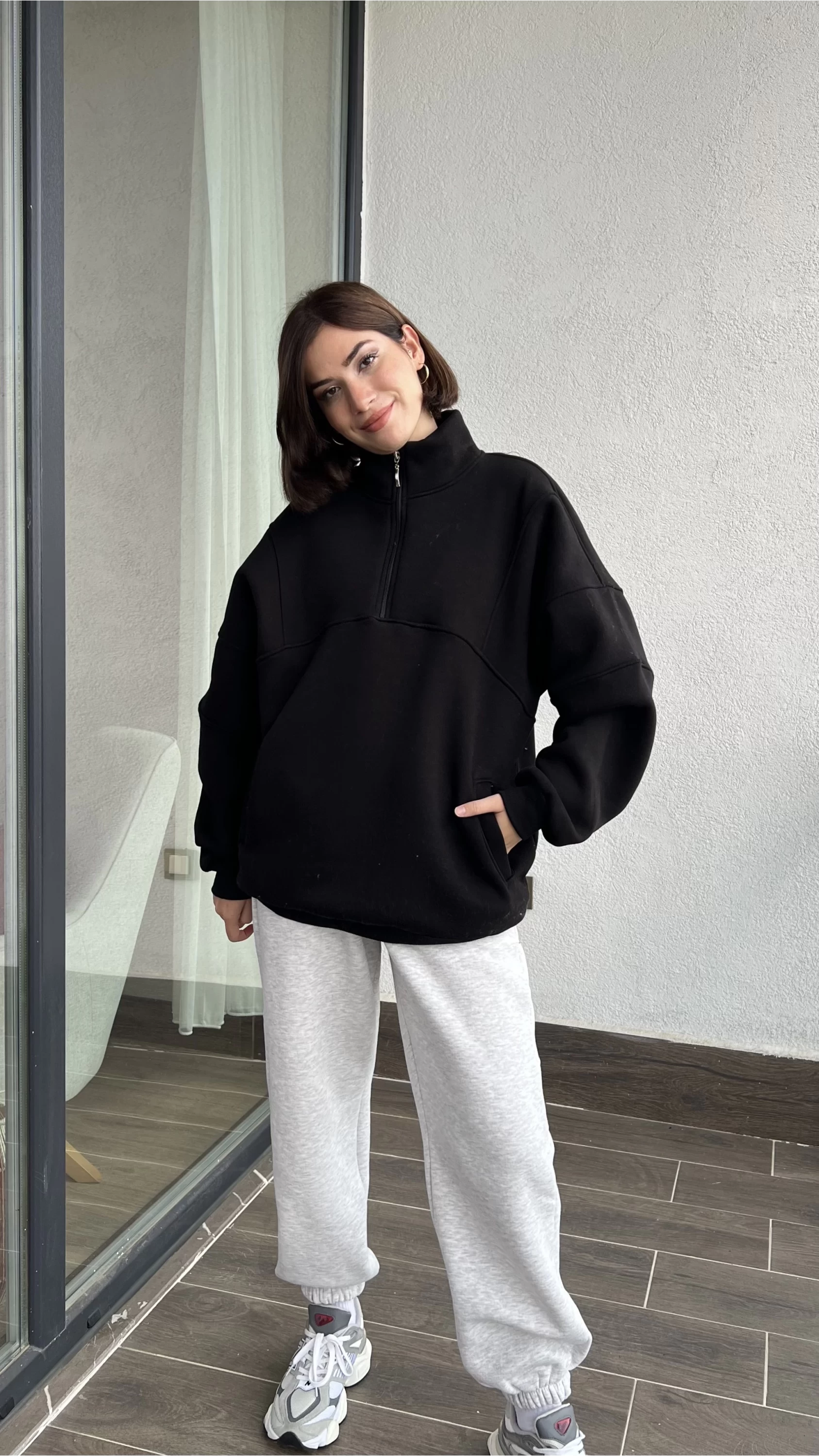 Siyah Yarım Fermuarlı Sweatshirt
