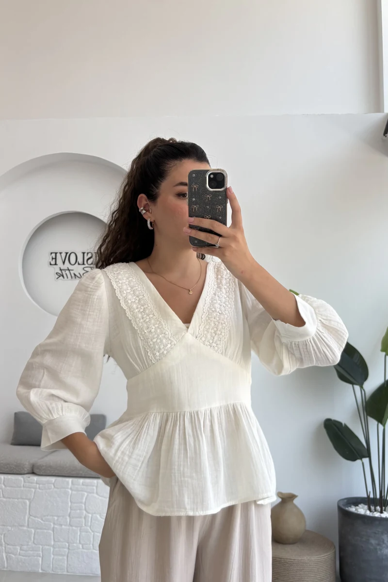 1034 - Freesia Dantel Detay Müslin Bluz - Kırık Beyaz